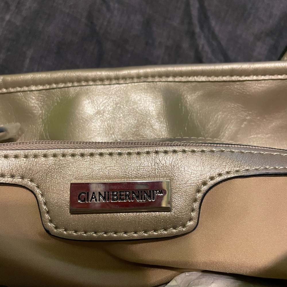 Silver Gianni Bernini shoulder bag.
